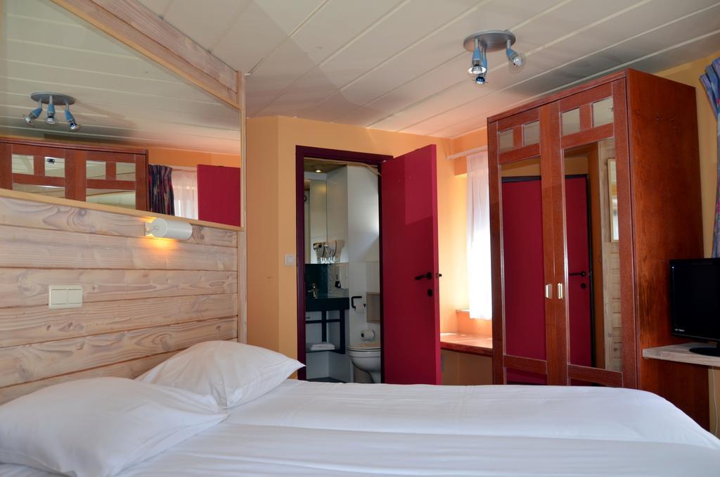 Hotel Les Arcades - La-Roche-En-Ardenne ภายนอก รูปภาพ